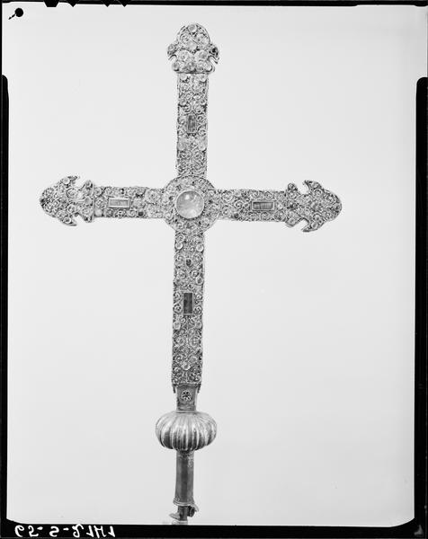 Croix-reliquaire ou croix de procession, face