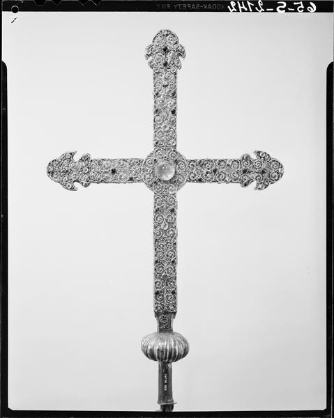 Croix-reliquaire ou croix de procession, revers