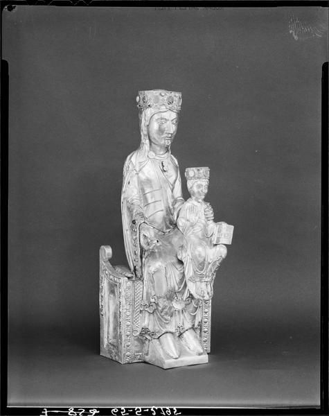 Statue : Vierge à l'Enfant assise, de trois quarts droit