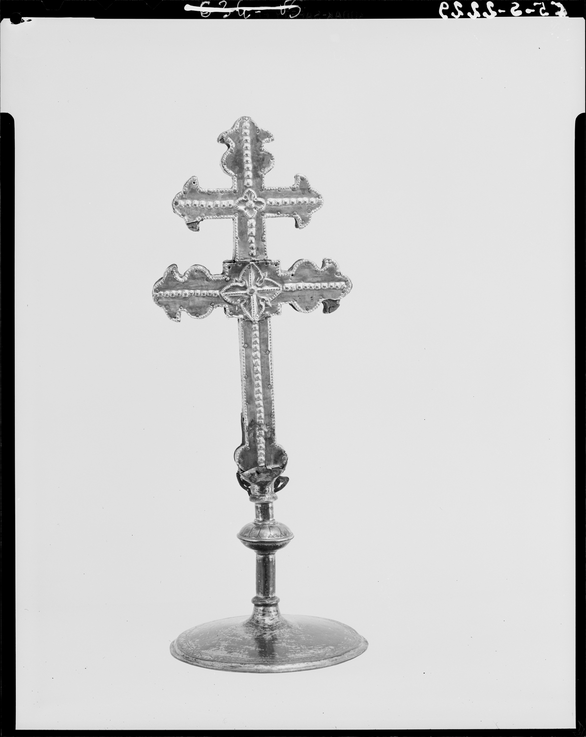 Croix reliquaire en argent doré avec filigranes, face postérieure