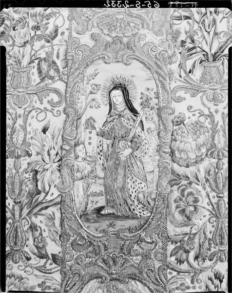 Chasuble, face, détail d'une broderie représentant sainte Elisabeth, reine de Hongrie