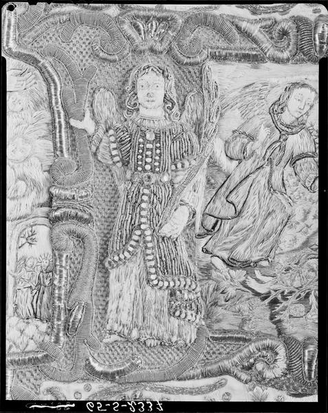 Chasuble, revers, détail d'une broderie représentant un ange