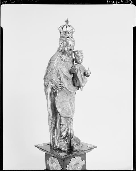 Statuette : Vierge à l'Enfant, de trois quarts droit