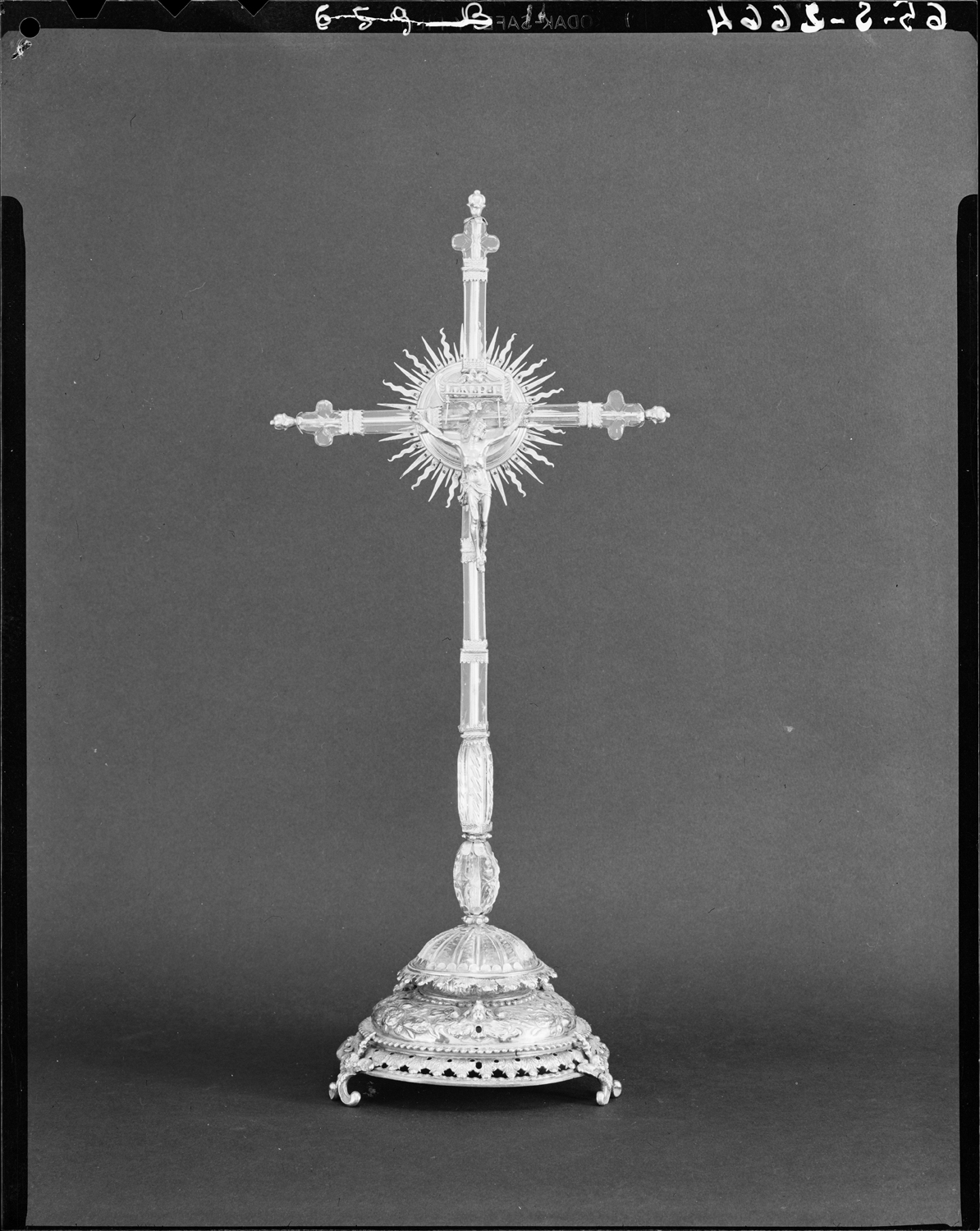 Croix reliquaire de la sainte Epine en cristal de roche et argent doré (avers)