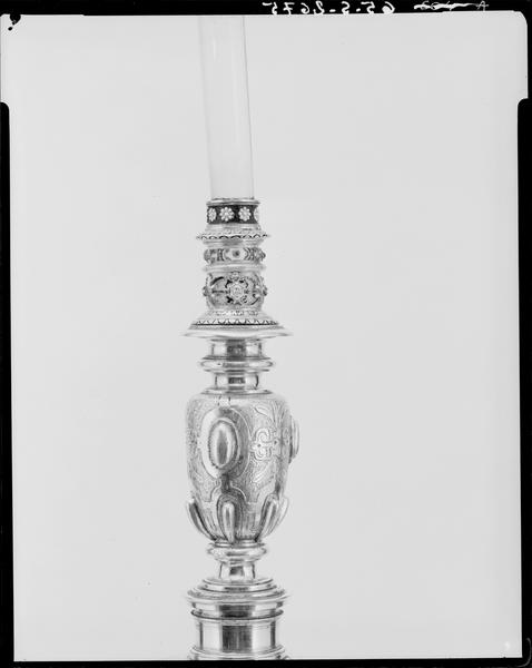Croix-reliquaire, détail du pied