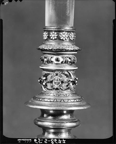 Croix-reliquaire, détail du pied