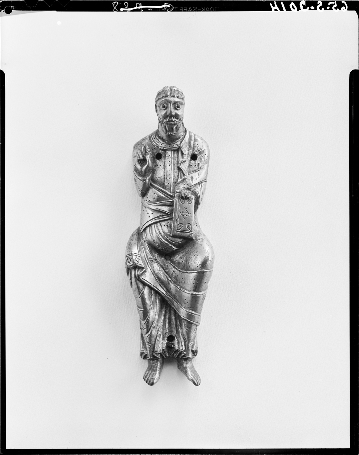 Morceau de la châsse de saint Babolin en bronze doré, le Christ bénissant