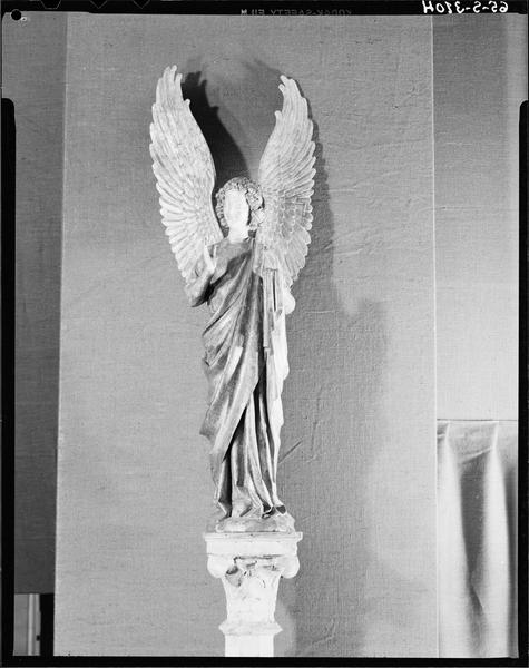 Statue : un des deux anges dit de Saudemont - © Ministère de la Culture (France), Médiathèque du patrimoine et de la photographie, diffusion RMN-GP