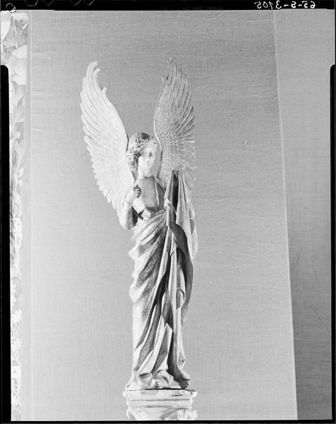 Statue : un des deux anges dit de Saudemont - © Ministère de la Culture (France), Médiathèque du patrimoine et de la photographie, diffusion RMN-GP