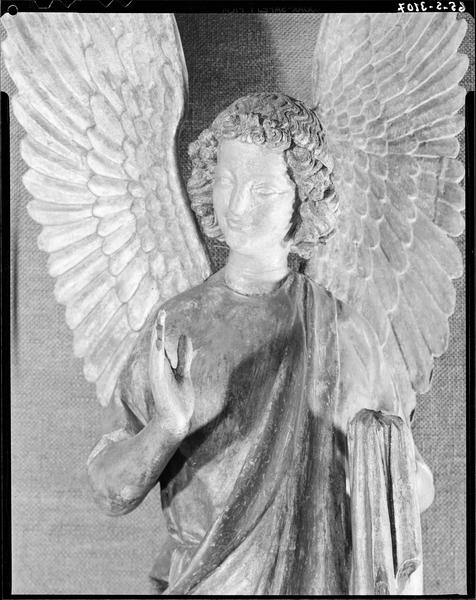 Statue : un des deux anges dit de Saudemont - © Ministère de la Culture (France), Médiathèque du patrimoine et de la photographie, diffusion RMN-GP