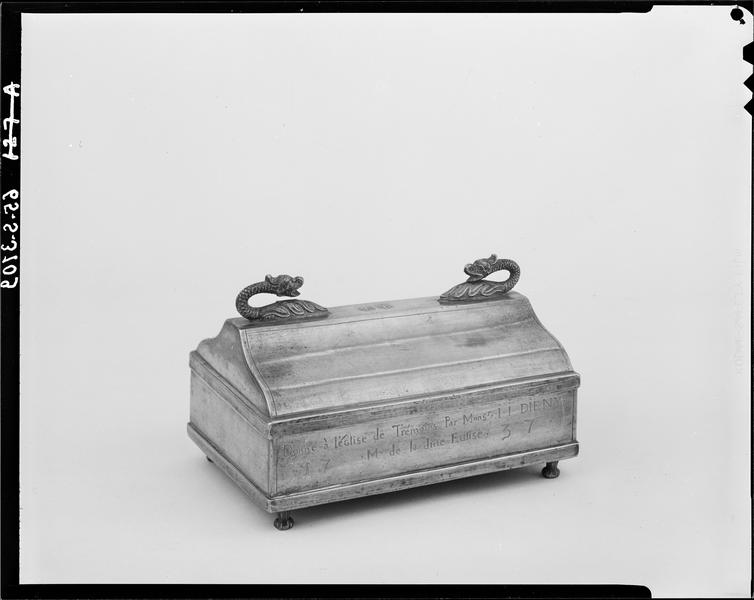 Boîte pour le pain de la communion, de trois quarts droit