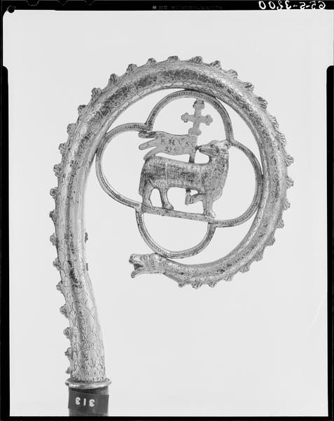 Crosse pastorale d'abbé, volute à droite ornée de l'Agnus Dei