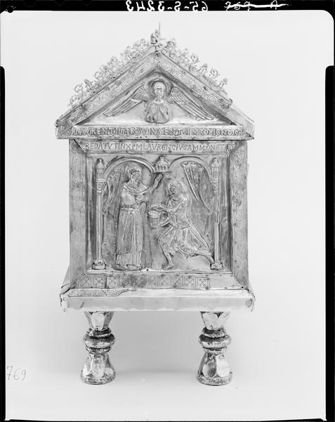 Châsse dite de saint Romain, pignon droit orné du baptême de saint Romain par saint Laurent