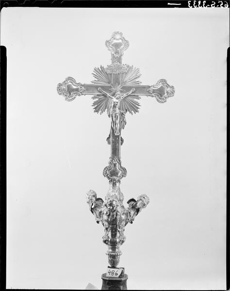 Croix de procession, face ornée du Christ - © Ministère de la Culture (France), Médiathèque du patrimoine et de la photographie, diffusion RMN-GP