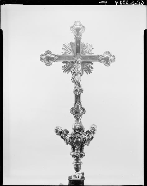 Croix de procession, revers orné de la Vierge au coeur percé par le glaive - © Ministère de la Culture (France), Médiathèque du patrimoine et de la photographie, diffusion RMN-GP