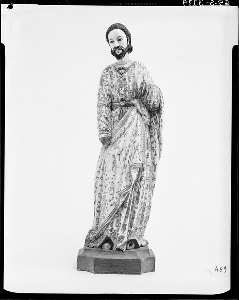 Statue (statuette) : personnage en ivoire (Christ?), de face