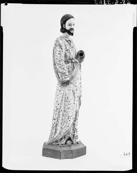 Statue (statuette) : personnage en ivoire (Christ?), de trois quarts droit