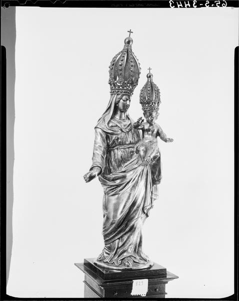 Statuette : Vierge à l'Enfant, de trois quarts droit