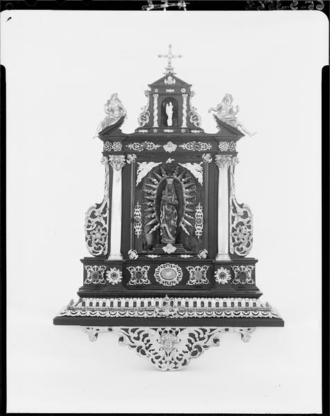 Reliquaire en poirier noirci et ébène, cuivre doré, argent et albâtre - © Ministère de la Culture (France), Médiathèque du patrimoine et de la photographie, diffusion RMN-GP