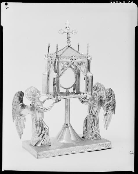 Reliquaire, ostensoir (monstrance), de trois quarts droit - © Ministère de la Culture (France), Médiathèque du patrimoine et de la photographie, diffusion RMN-GP