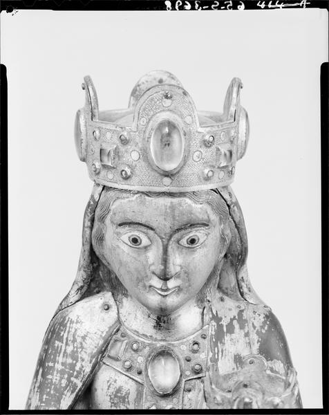 Statuette : Vierge à l'Enfant, détail du visage de la Vierge de face