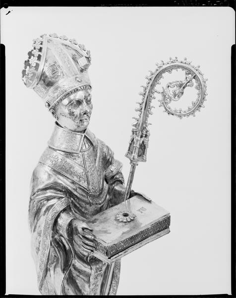 Statuette : Saint Martin, détail de trois quarts droit