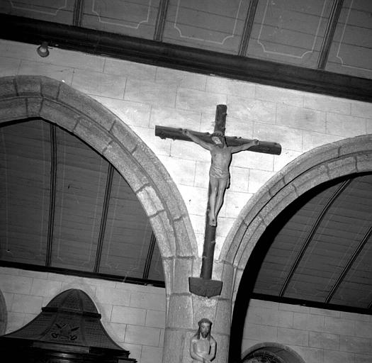 Statue du Christ en Croix