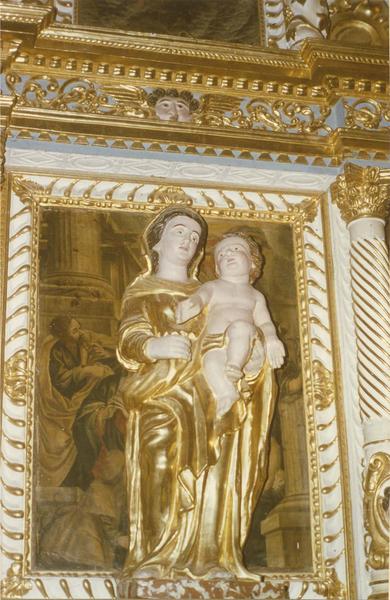 autel, retable, trois tableaux, statue de la Vierge : la Nativité, l'Annonciation, Vierge à l'Enfant à mi-corps, Vierge à l'Enfant, détail - © Ministère de la Culture (France), Médiathèque du patrimoine et de la photographie (objets mobiliers), tous droits réservés