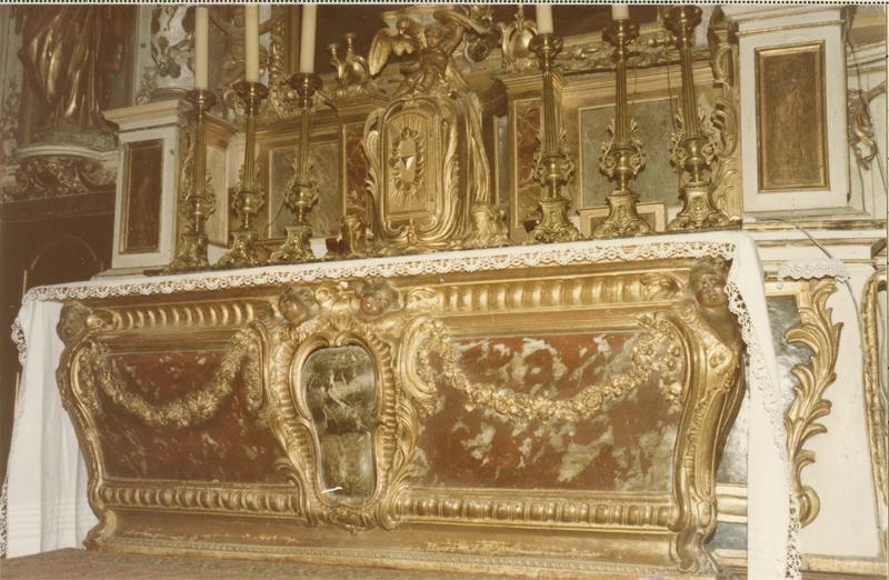 autel, retable, tabernacle, bas-relief, statue : ange, six chandeliers, détail