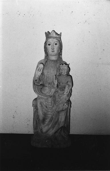 statue : Vierge à l'Enfant assise