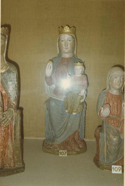 statue : Vierge à l'Enfant assise
