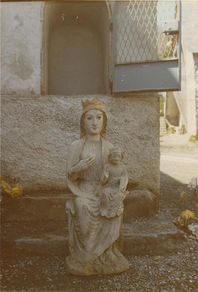 statue : Vierge à l'Enfant assise