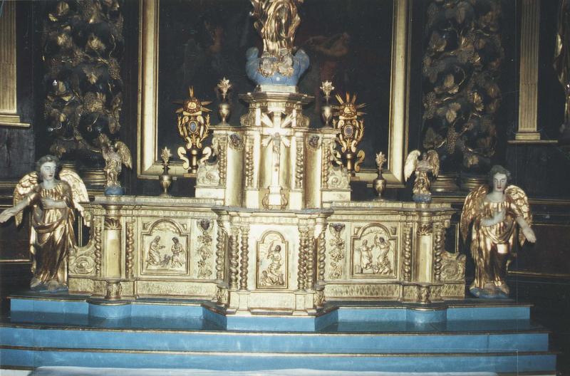 autel, tabernacle, retable, deux statues, deux statuettes (maître-autel)