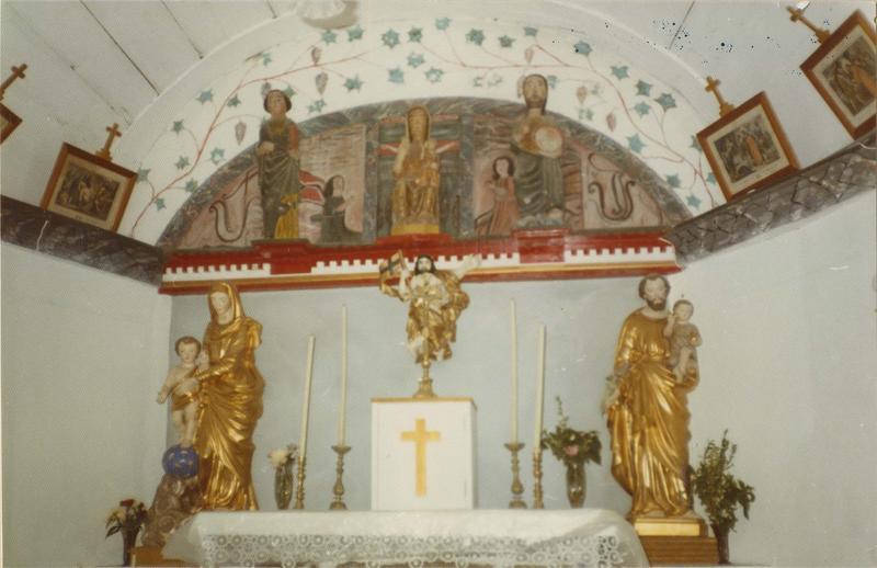 deux statues : saint Jean-Baptiste, saint Jean l'évangéliste