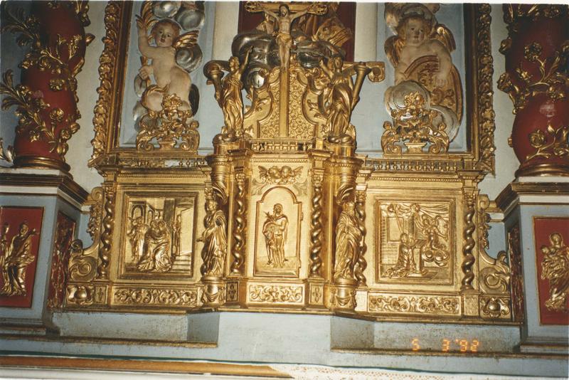 retable, tabernacle, bas-reliefs, croix de procession, détail