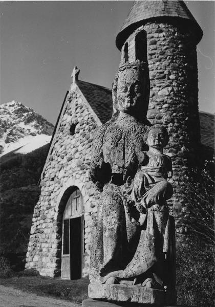 statue dite Notre-Dame-du-Bouchet : Vierge à l'Enfant assise, vue de face