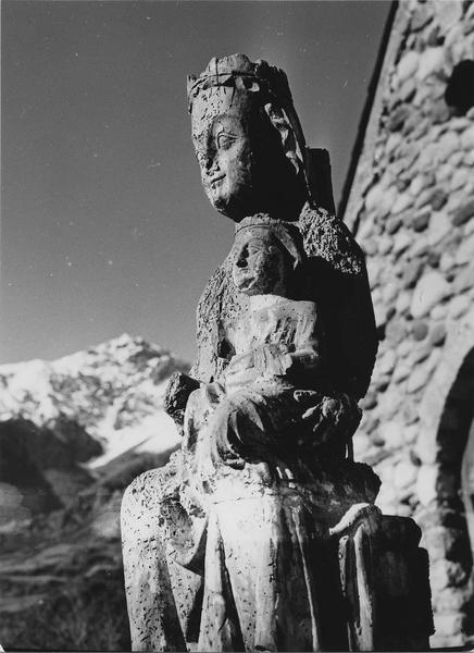 statue dite Notre-Dame-du-Bouchet : Vierge à l'Enfant assise, vue de droite