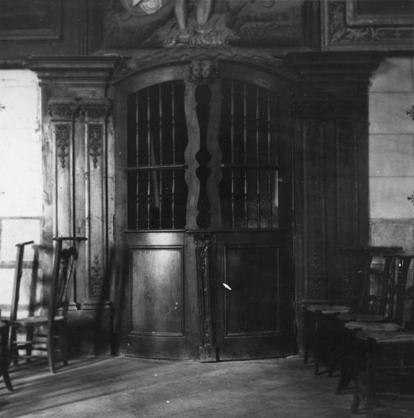 armoire des fonts baptismaux - © Ministère de la Culture (France), Médiathèque du patrimoine et de la photographie (objets mobiliers), tous droits réservés