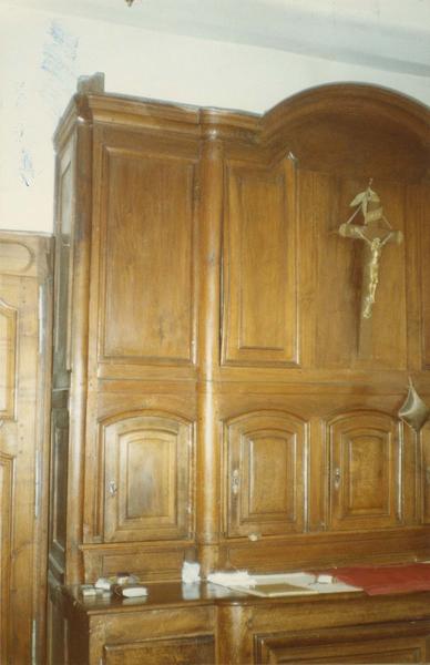 armoire de sacristie, détail sur la droite du l'armoire