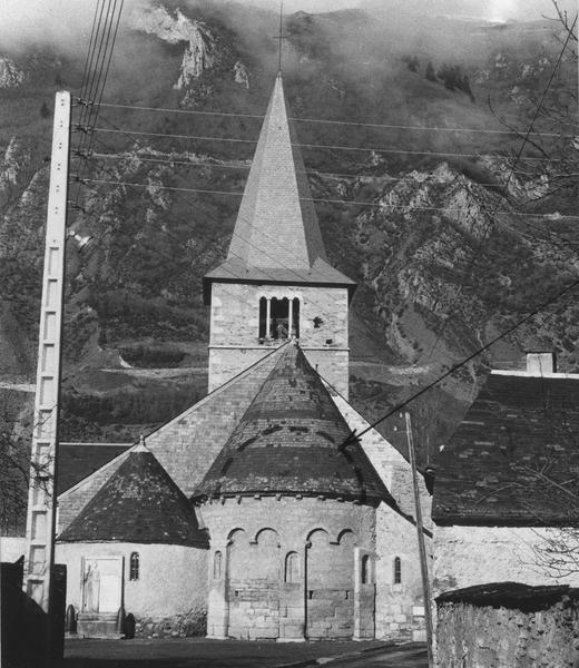 peintures monumentales : Christ bénissant entre les symboles des évangélistes, apôtres, médaillons, vue d'extérieur de l'église