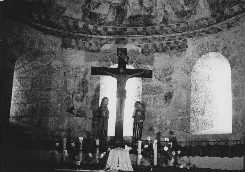 peintures monumentales : deux statues, le Christ en croix, partie centrale, détail