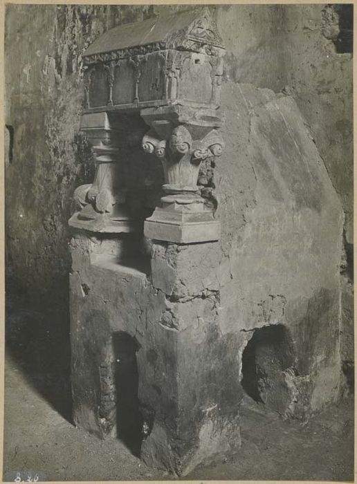 socle, 2 chapiteaux