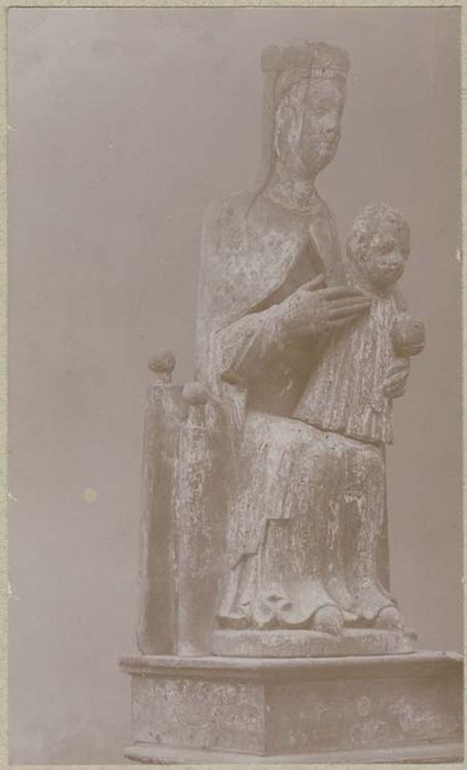 statue : Vierge à l'Enfant assise