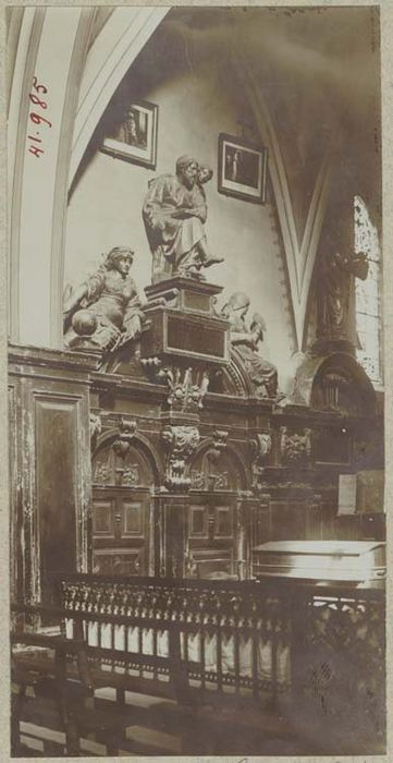 statues, lambris de revêtement, peintures