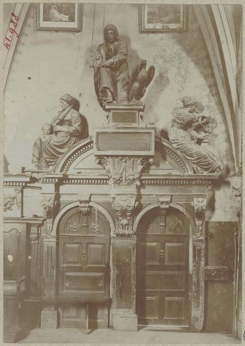 statues, lambris de revêtement, peintures