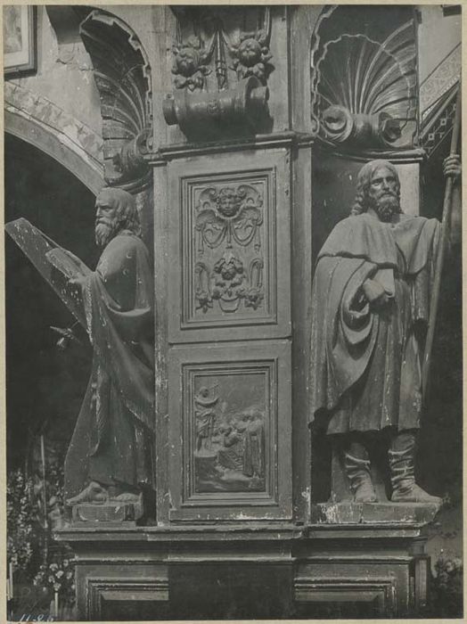 statues, lambris de revêtement, peintures