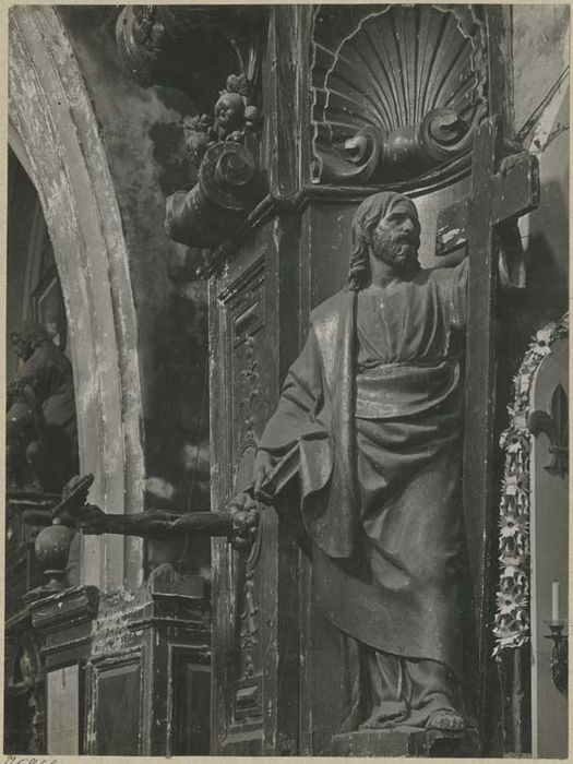 statues, lambris de revêtement, peintures