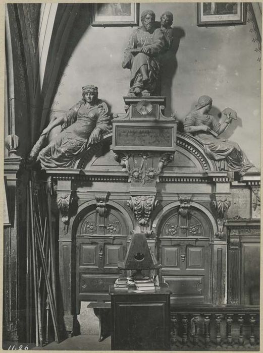 statues, lambris de revêtement, peintures