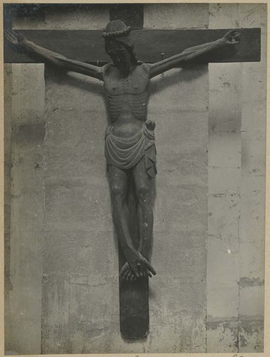 statue : Christ en croix