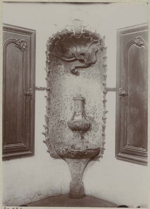 lavabo de la sacristie (crédence-lavabo en niche) - © Ministère de la Culture (France), Médiathèque du patrimoine et de la photographie, diffusion GrandPalaisRmn Photo